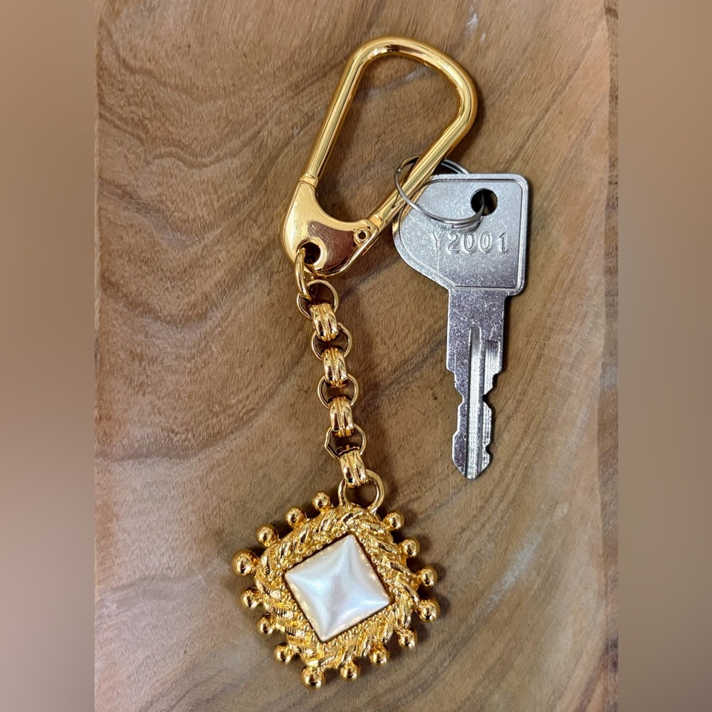 VINTAGE St. John 24K Gold Plated Pearl (faux) Keychain Key Ring/Fob